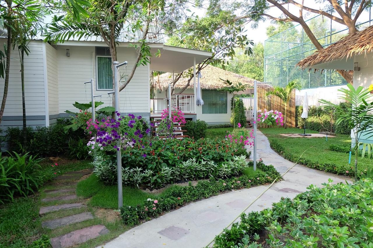 Aquna Huahin Resort Bagian luar foto